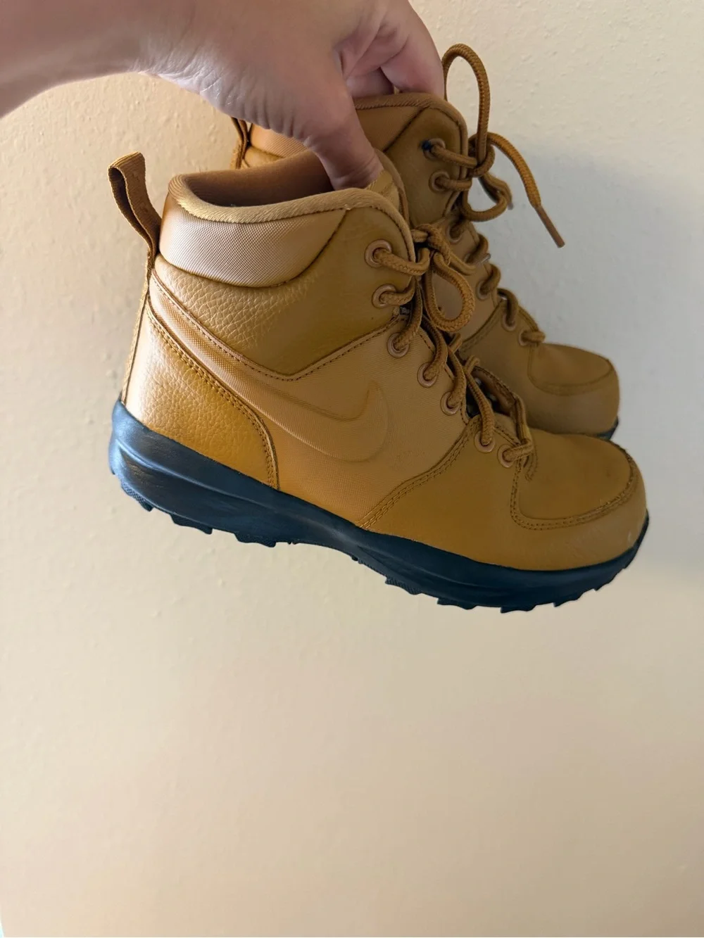 Nike Kids Tan/Gold Mid-Top Outdoor Boots